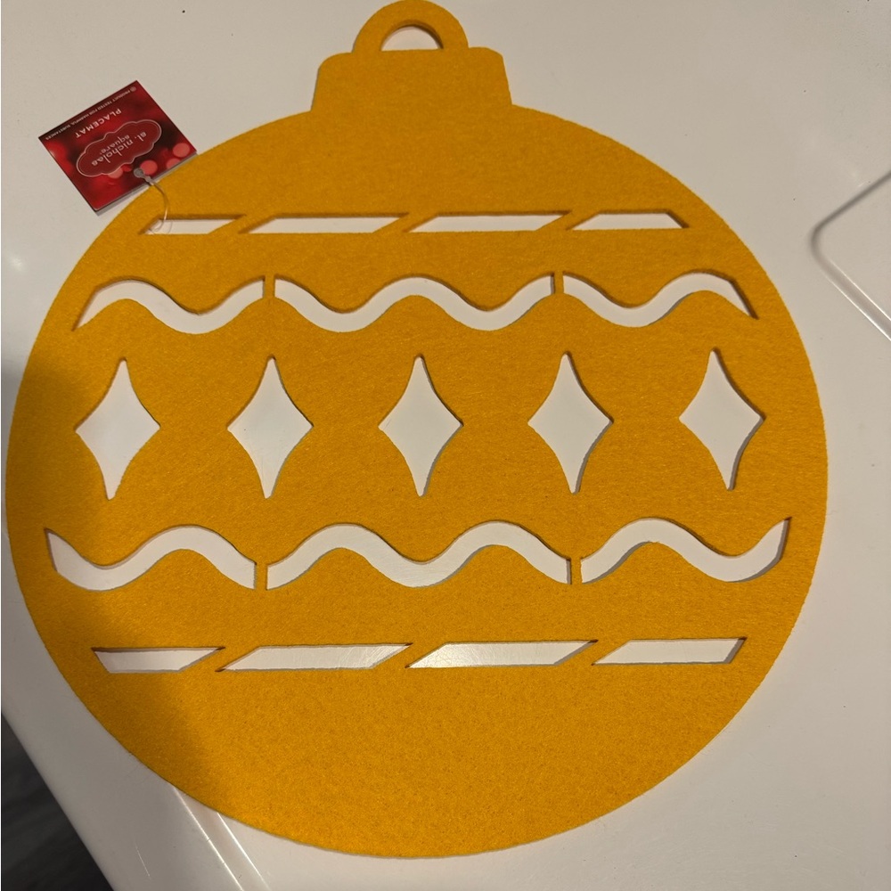 ‼️ free with any order‼️ Gold felt laser cut ornament placemats, set of 6